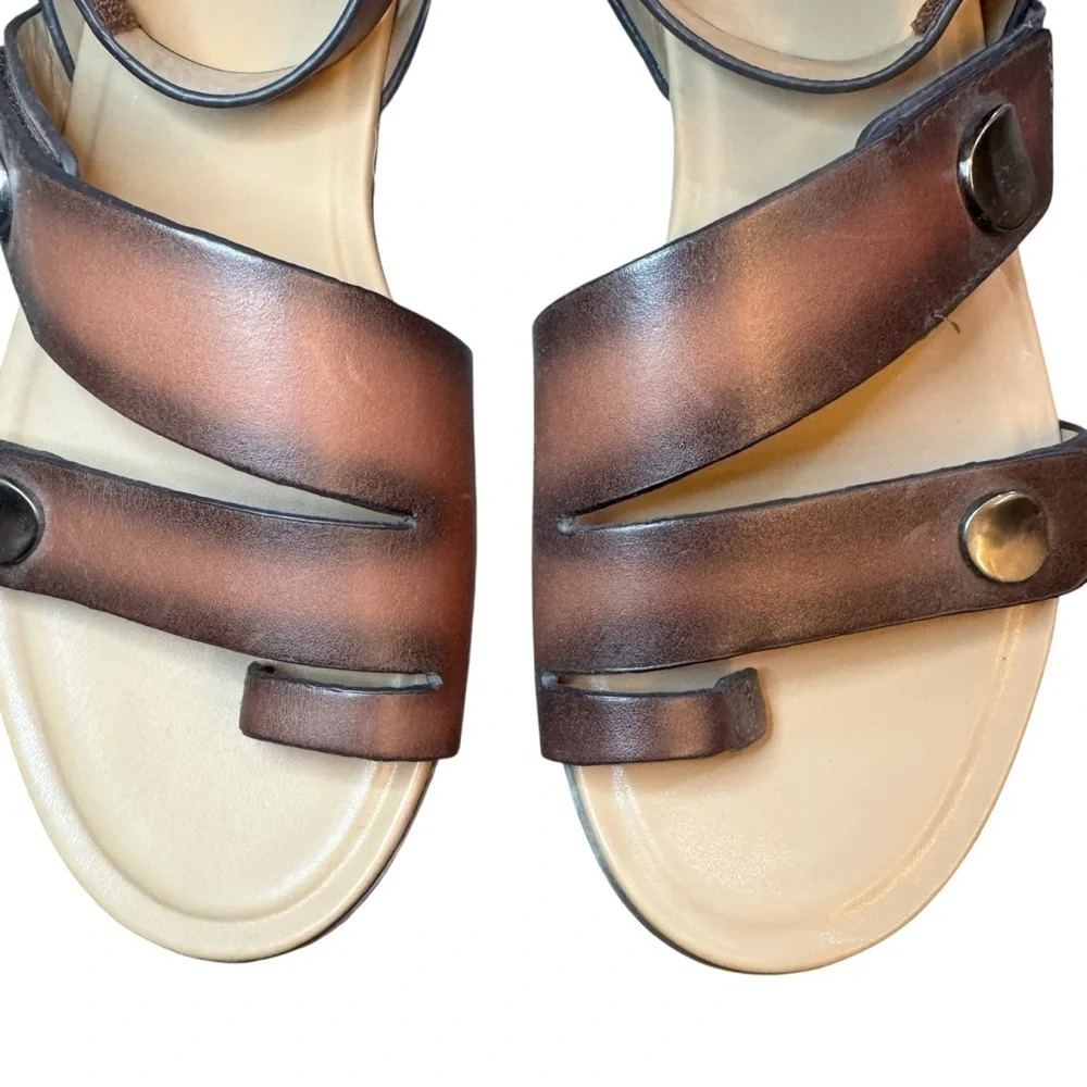 Naturalizer Tassy Flat Gladiator Sandal Brown Leather with Toe Ring- Size 9